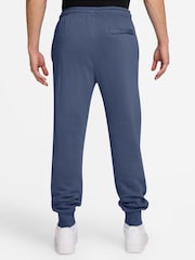 Azul difuminado - Pantalones de chándal de polar con bajo ajustado Club de Nike - Imagen 2 de 3