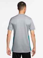 Gris - Camiseta de entrenamiento Dri-FIT Academy de Nike - Imagen 2 de 3