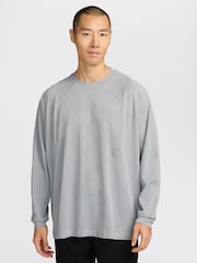 رمادي - Nike N.A.C. Dri-FIT Long-Sleeve T-Shirt - صورة 1 من 3