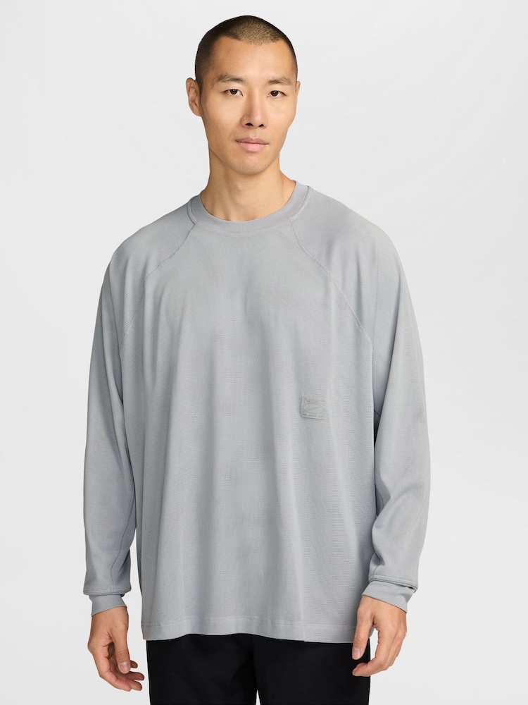 رمادي - Nike N.A.C. Dri-FIT Long-Sleeve T-Shirt - صورة 1 من 3