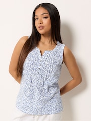 M&Co חולצת כותנה ללא שרוולים עם פנל כפתורים בצווארון והדפס עלים למידות קטנות - תמונה 1 מתוך 5