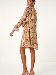 فستان بطبعة زهور وحيوان مع كشكشة على شكل حرف A من Roman - Image 3 of 6