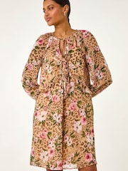 فستان بطبعة زهور وحيوان مع كشكشة على شكل حرف A من Roman - Image 4 of 6