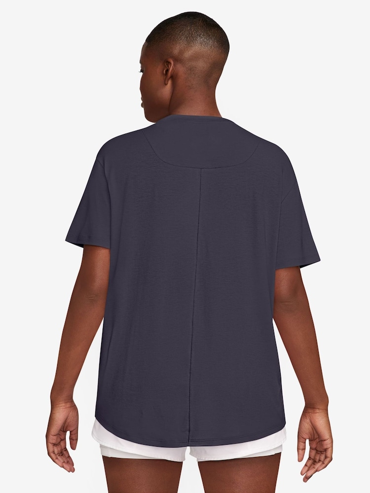 Gris parrilla - Camiseta de manga corta Nike One Relaxed Dri-FIT - Imagen 2 de 3
