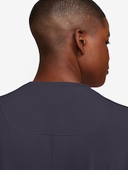 Gris parrilla - Camiseta de manga corta Nike One Relaxed Dri-FIT - Imagen 3 de 3
