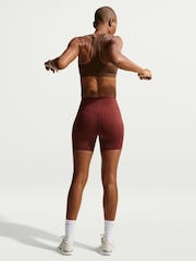 Marron Cacao Wow - Soutien-gorge de sport rembourré maintien moyen à logo virgule Nike - Image 4 de 5