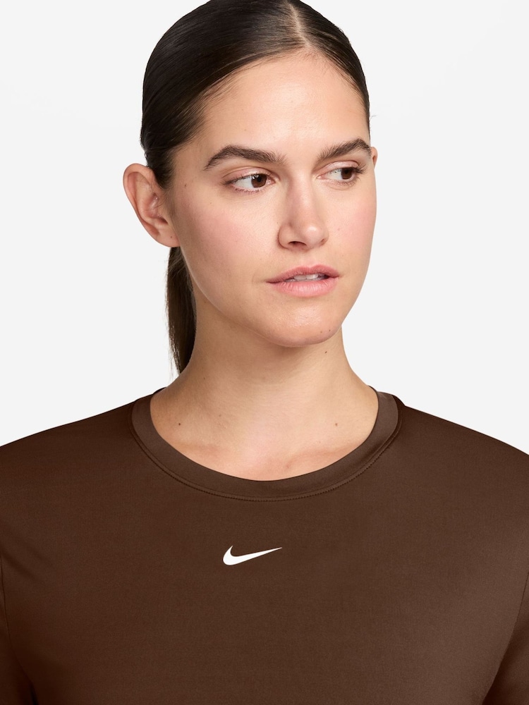 Marrón - Camiseta de manga corta Nike One Classic Dri-FIT - Imagen 3 de 3