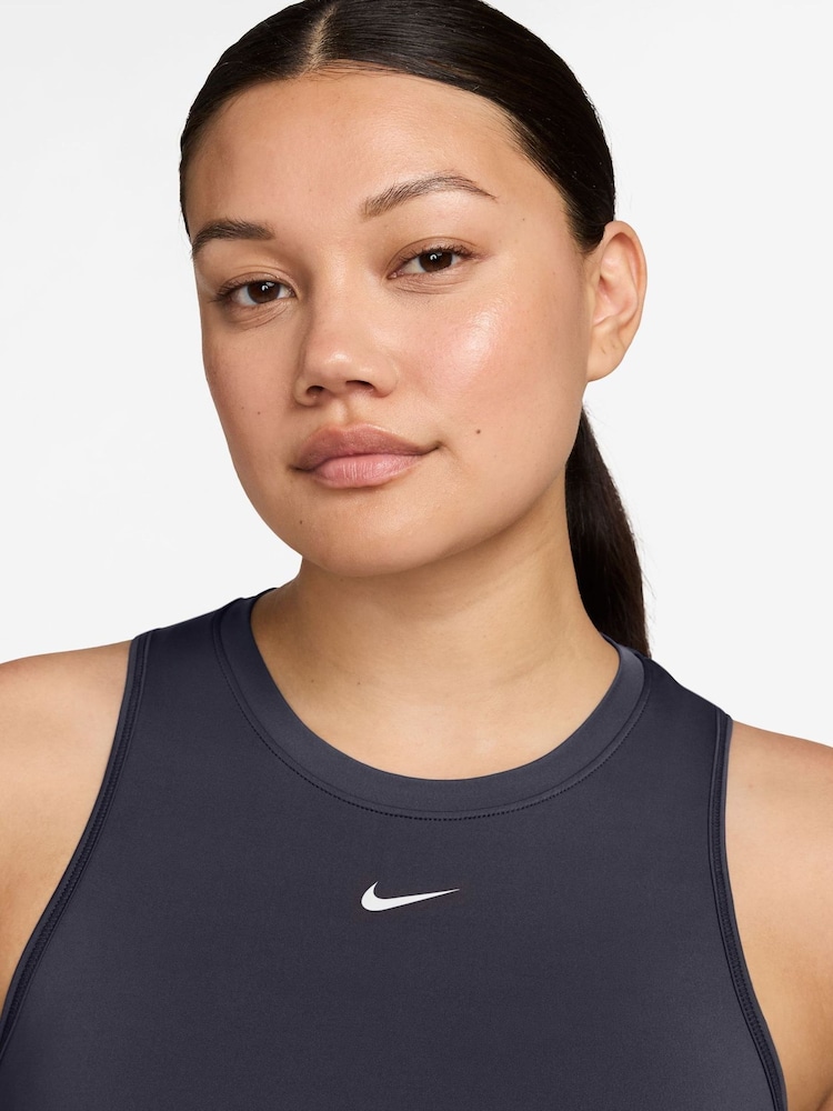 Gris parrilla - Top sin mangas clásico Dri-FIT One de Nike - Imagen 3 de 3