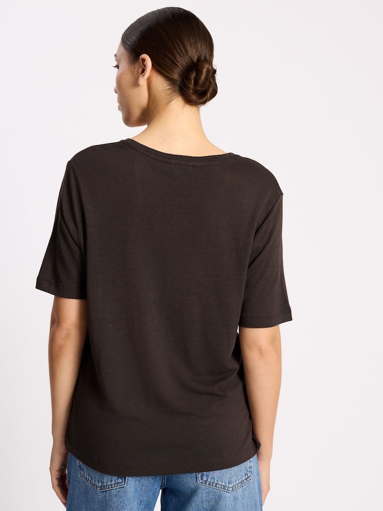 Albaray Brown Linen V-Neck T-Shirt - Image 2 of 4 Albaray Brown Linen V-Neck T-Shirt - Image 2 of 4