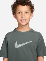 أخضر مموه - تيشرت Dri-FIT متعدد الاستخدامات من Nike - صورة 3 من 3