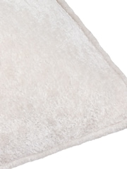 Paoletti Lustre Velvet Feather Filled Cushion - תמונה 4 מתוך 5