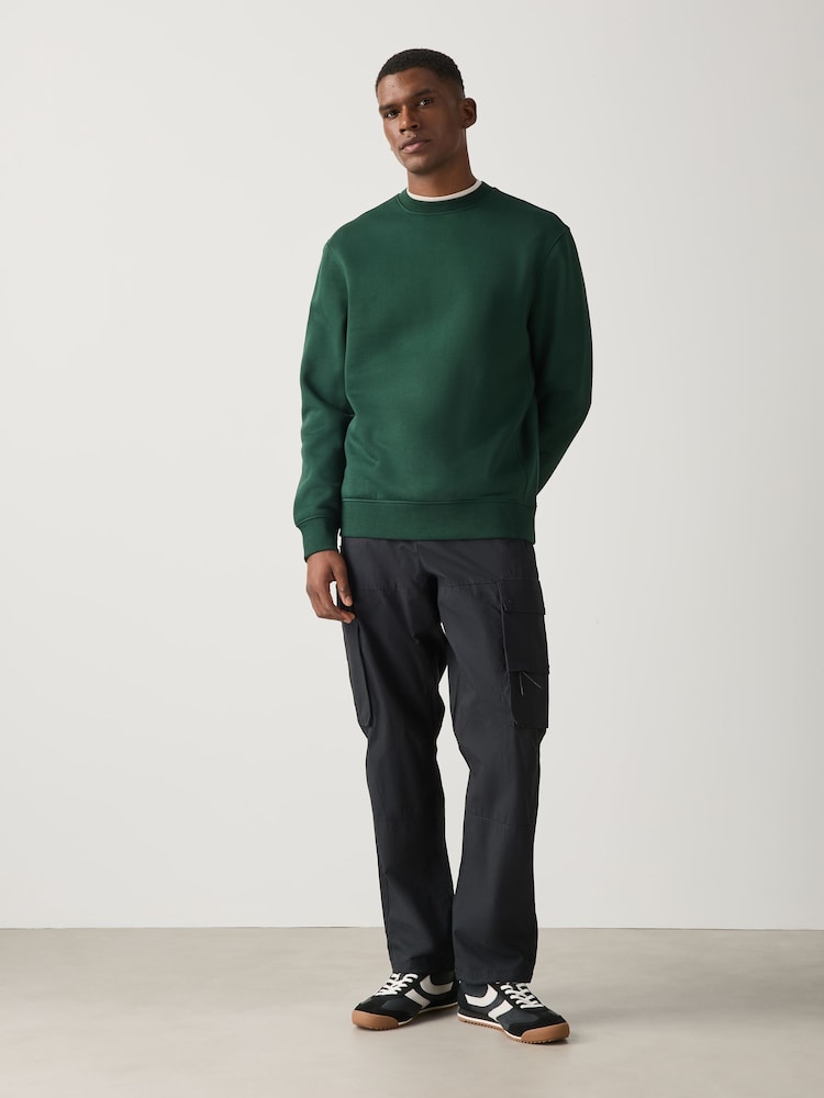 vert foncé - Ajustement régulier - Sweat-shirt épais en coton majoritaire à col rond - Image 2 de 7 vert foncé - Ajustement régulier - Sweat-shirt épais en coton majoritaire à col rond - Image 2 de 7