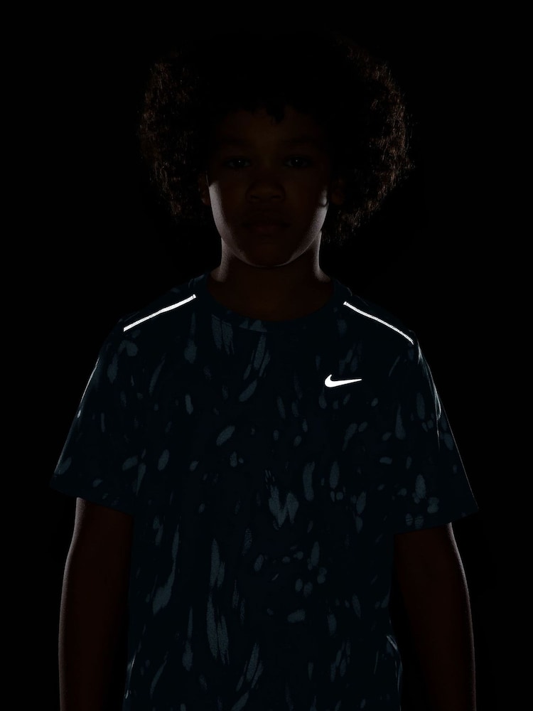 Nike Black Miler Dri-FIT Short-Sleeve T-Shirt - Image 4 of 4 Nike Black Miler Dri-FIT Short-Sleeve T-Shirt - Image 4 of 4
