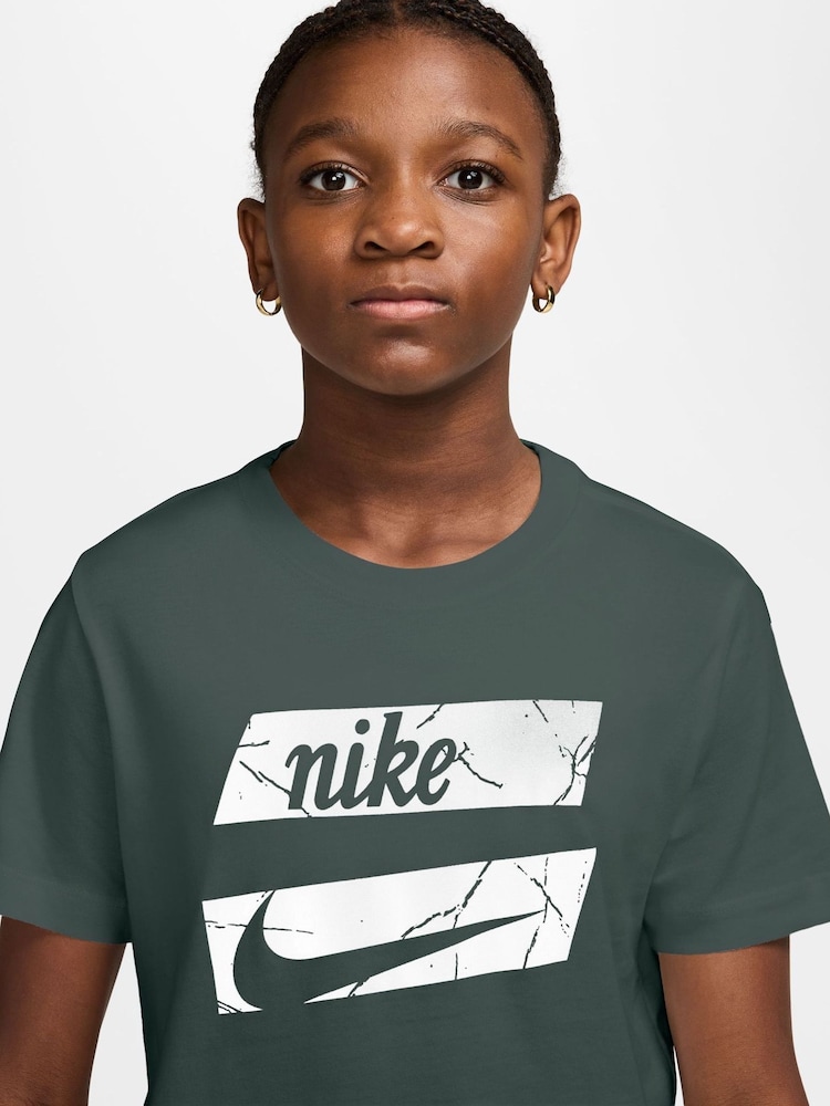 Nike Camo Green Graphic T-Shirt - Image 3 of 3 Nike Camo Green Graphic T-Shirt - Image 3 of 3