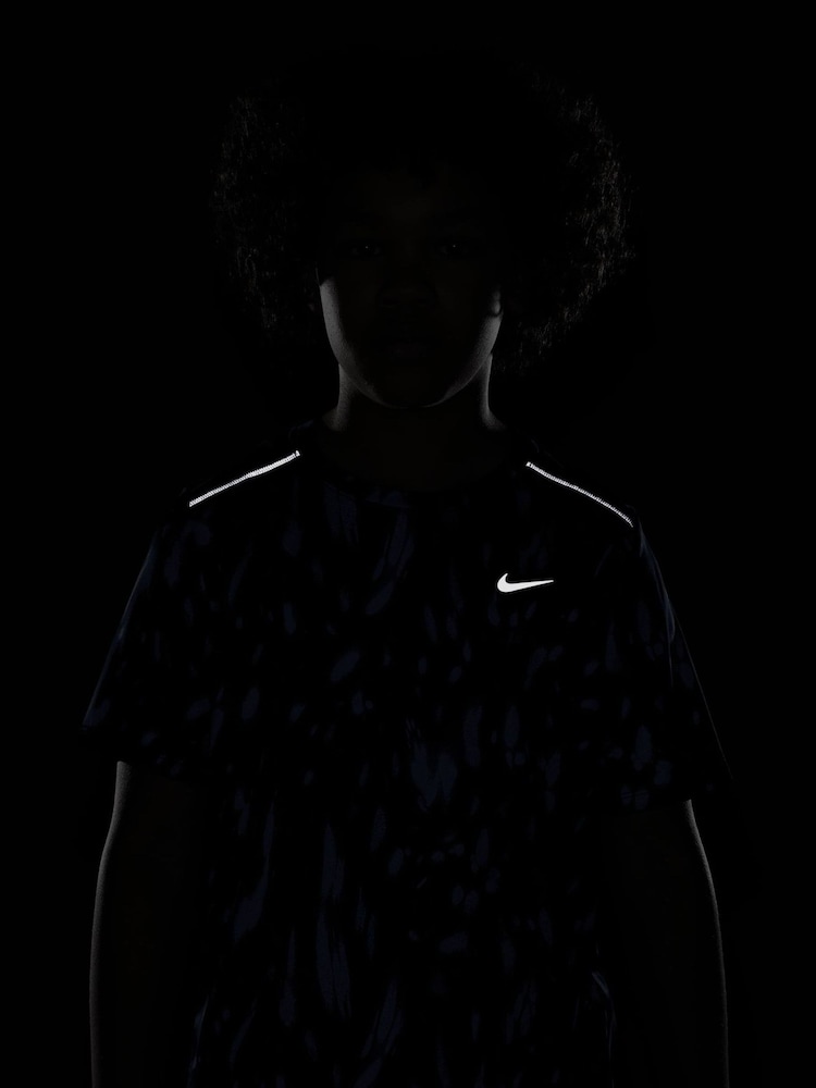 Nike Midnight Navy Miler Dri-FIT Short-Sleeve T-Shirt - Image 4 of 4 Nike Midnight Navy Miler Dri-FIT Short-Sleeve T-Shirt - Image 4 of 4