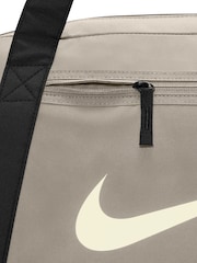 بني - حقيبة رياضية دافل من Nike - صورة 6 من 9