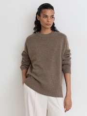 Reiss Dark Neutral Riley Wool-Cashmere Crew-Neck Raglan Jumper - Image 5 of 8