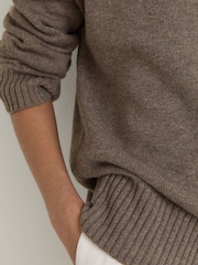 Reiss Dark Neutral Riley Wool-Cashmere Crew-Neck Raglan Jumper - Image 6 of 8