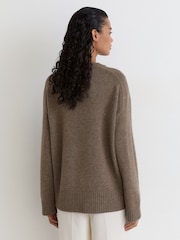 Reiss Dark Neutral Riley Wool-Cashmere Crew-Neck Raglan Jumper - Image 7 of 8