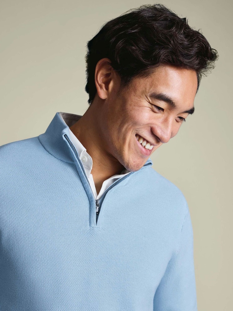 כחול  - Charles Tyrwhitt סוודר כותנה במרקם כוורת עם רוכסן בצווארון - תמונה 2 מתוך 6