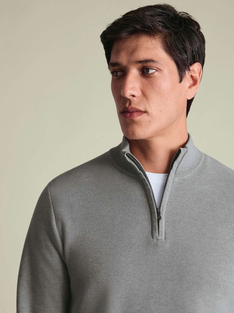 אפור - Charles Tyrwhitt סוודר כותנה במרקם כוורת עם רוכסן בצווארון - תמונה 2 מתוך 5