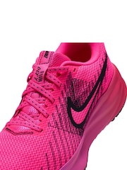 وردي فاقع - حذاء رياضي للركض Run Defy Road من Nike - Image 10 of 11