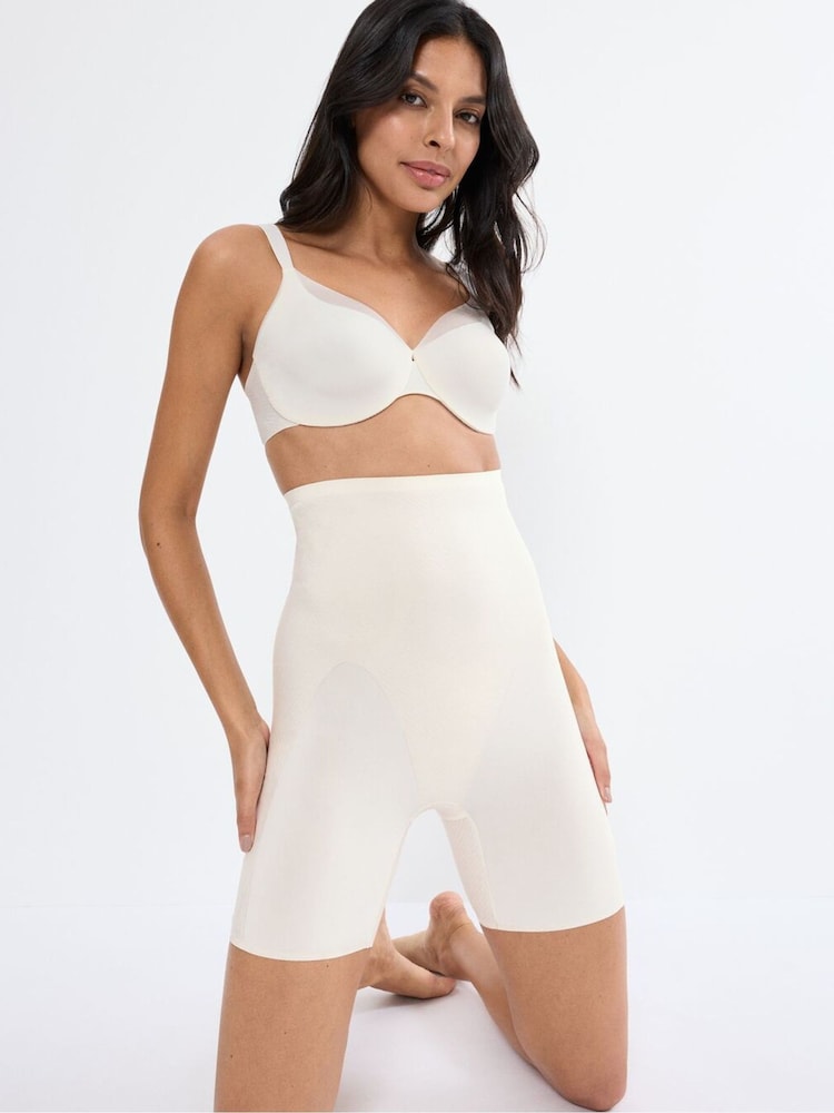 Triumph White Short BMU Illusion Curve Knickers - Image 2 of 5