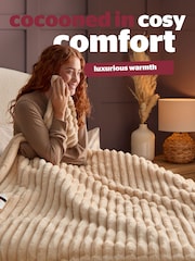 Silentnight Natural Ribbed Faux Fur 9-Heat Setting Heated Throw - Image 2 of 9