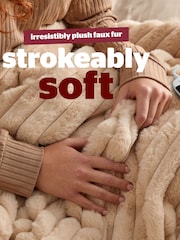 Silentnight Natural Ribbed Faux Fur 9-Heat Setting Heated Throw - Image 3 of 9