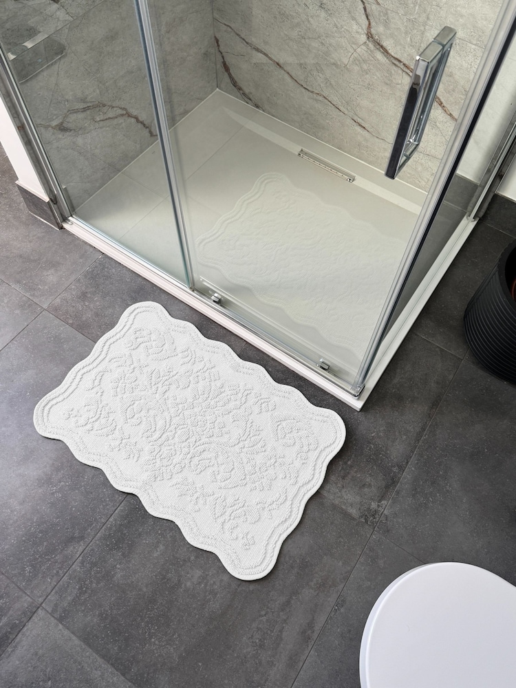 Allure Bath Fashions White Scalloped Jacquard Bath Mat - Image 1 of 4 Allure Bath Fashions White Scalloped Jacquard Bath Mat - Image 1 of 4