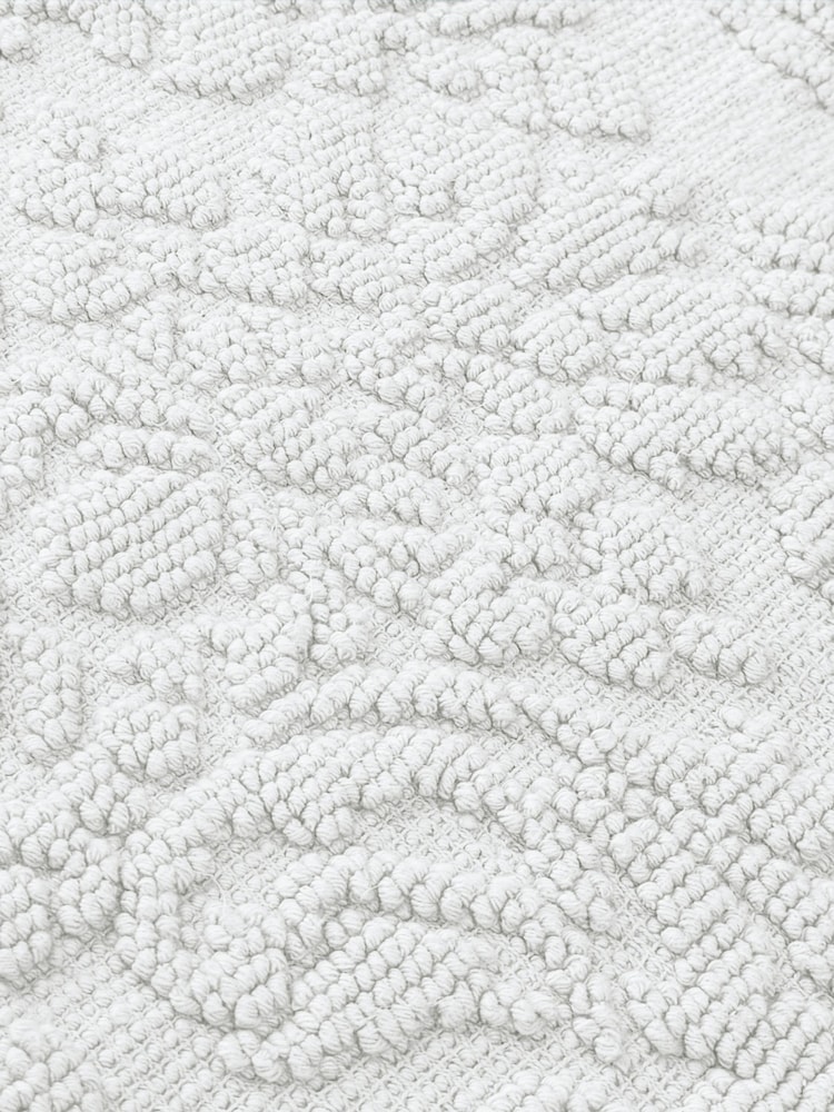 Allure Bath Fashions White Scalloped Jacquard Bath Mat - Image 6 of 6 Allure Bath Fashions White Scalloped Jacquard Bath Mat - Image 6 of 6