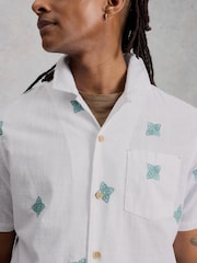 White Stuff Bourne Short Sleeve Embroidered Shirt - Imagen 4 de 6