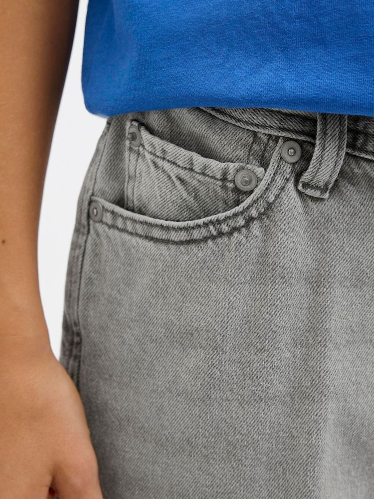 JACK & JONES Junior Grey Loose Fit Tony Denim Shorts - Image 6 of 6 JACK & JONES Junior Grey Loose Fit Tony Denim Shorts - Image 6 of 6