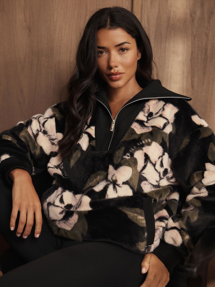 Svart Blomstrete - B by Ted Baker Zip Fur Lounge Top - Bilde 2 av 5 Svart Blomstrete - B by Ted Baker Zip Fur Lounge Top - Bilde 2 av 5