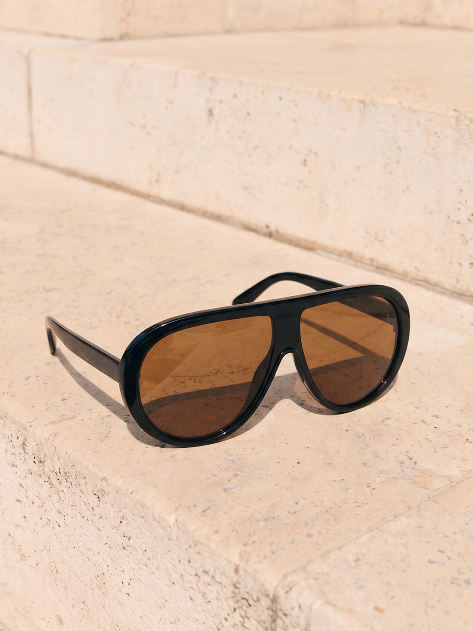 AO アビエーターサングラス　タイムセール中！ Buy Black - Friends Like These Visor Aviator Sunglasses from Next