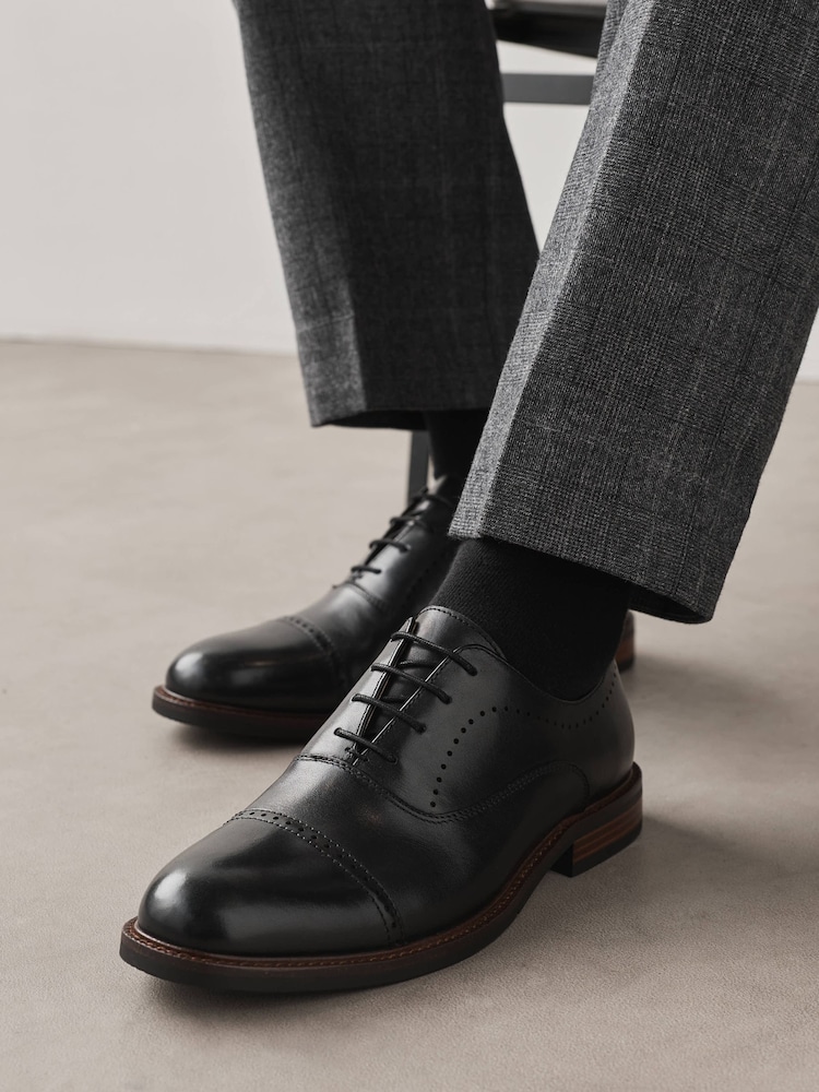 Black Leather Oxford Toecap Shoes - Image 1 of 2 Black Leather Oxford Toecap Shoes - Image 1 of 2