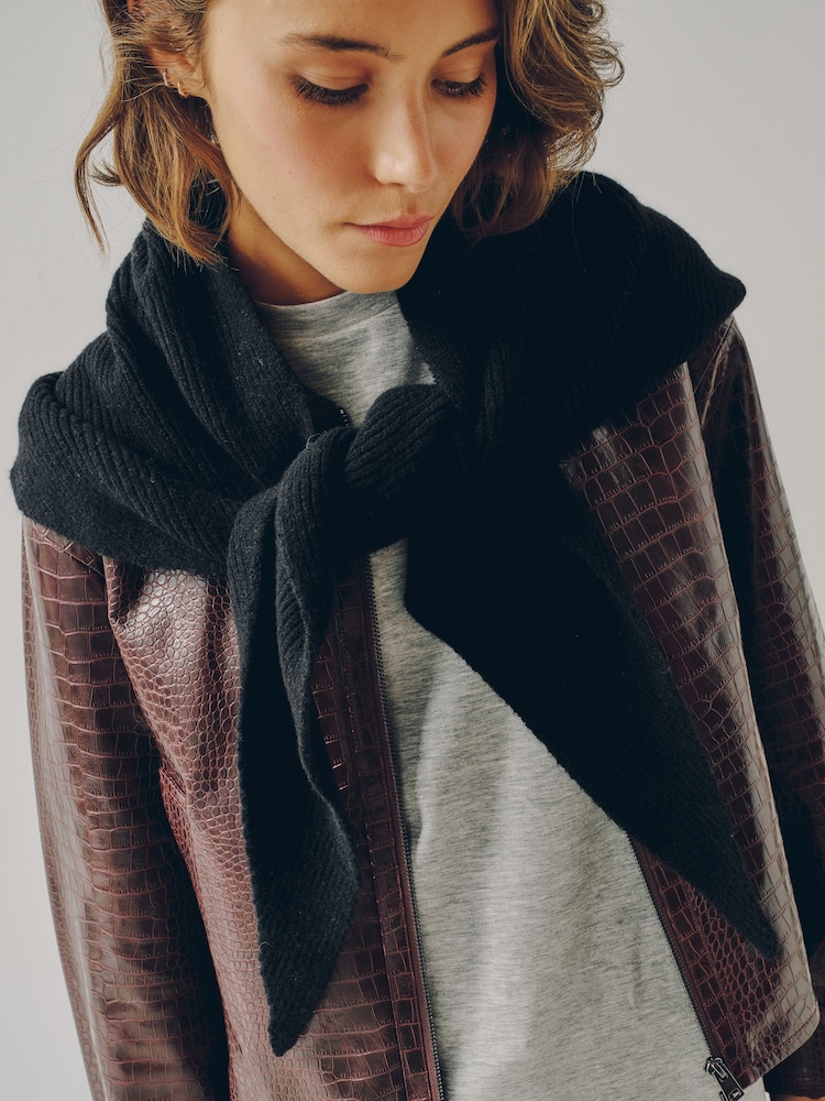 Schwarz gerippt - Heavyweight Triangle Scarf - Bild 1 von 8 Schwarz gerippt - Heavyweight Triangle Scarf - Bild 1 von 8