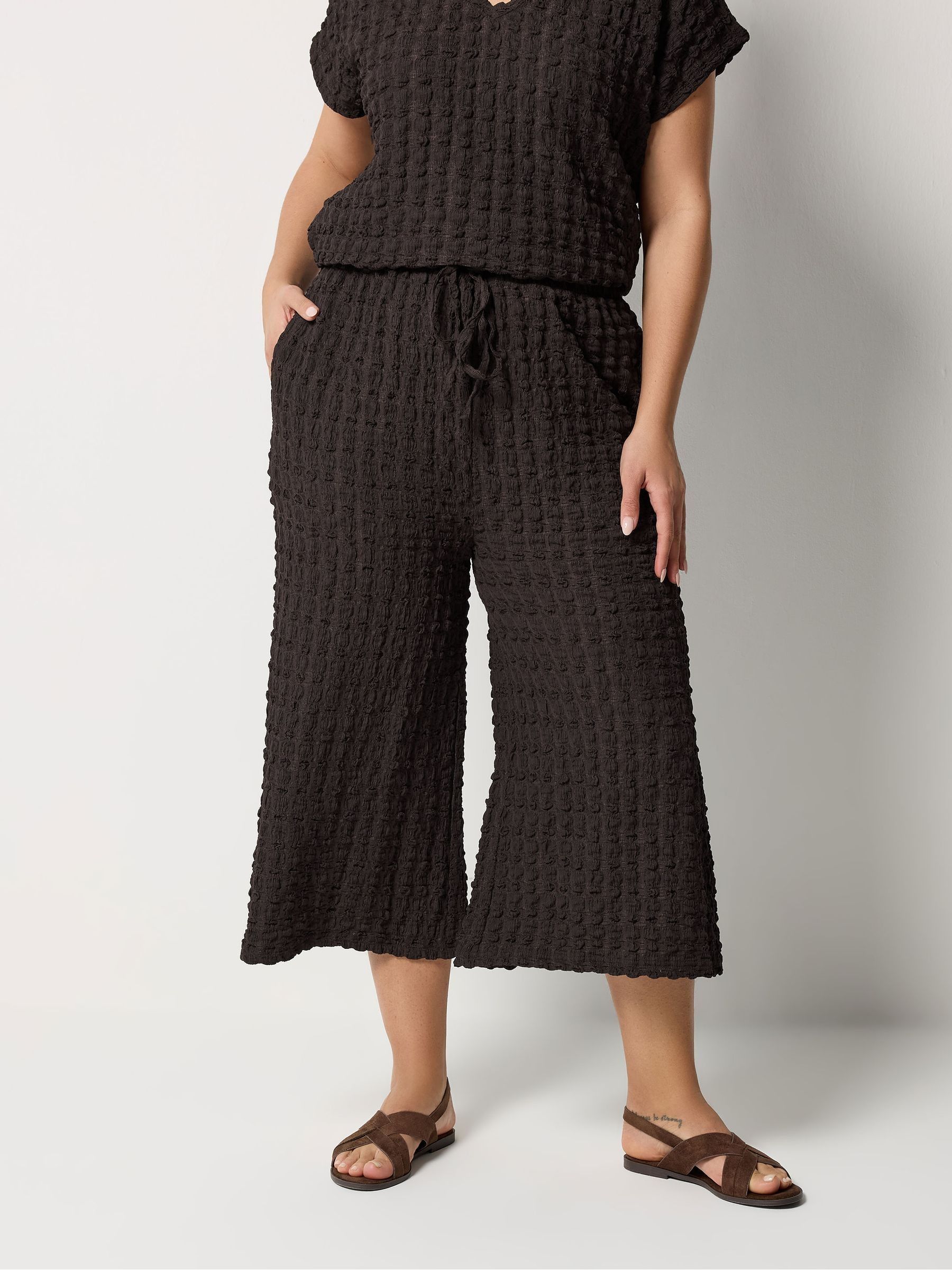 Yours Curve Women's Brown Bubble Textured Cropped Trousers