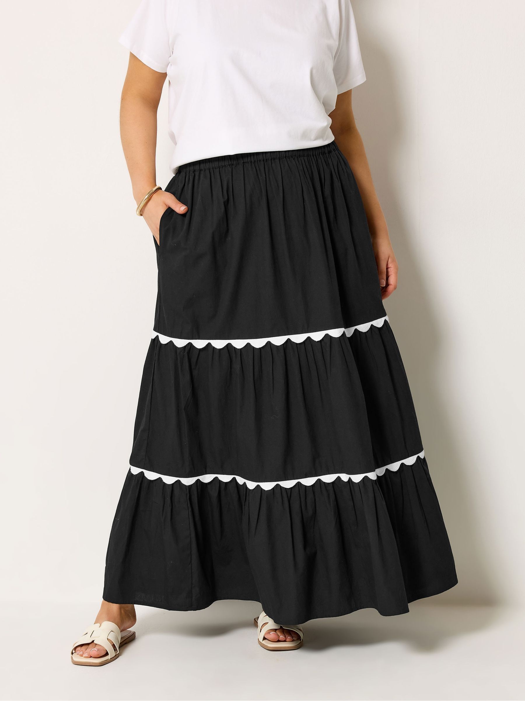 スカート OLLEBOREBLA/Storybook Scallop Skirt Buy Yours Curve Black Scallop Detail Maxi Skirt from the Next UK