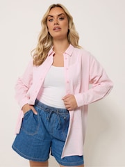 وردي - قميص مقلم قماش خفيف مقاس كبير من Yours  - Image 1 of 6