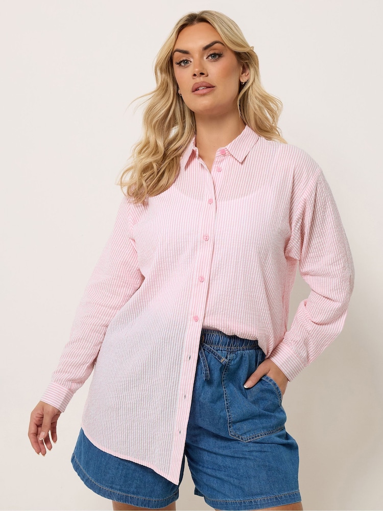 وردي - قميص مقلم قماش خفيف مقاس كبير من Yours - Image 2 of 6 وردي - قميص مقلم قماش خفيف مقاس كبير من Yours - Image 2 of 6