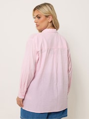 وردي - قميص مقلم قماش خفيف مقاس كبير من Yours  - Image 5 of 6