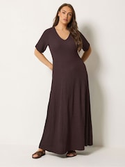 Marrón - Yours Curve Textured V-Neckline Maxi Dress - Imagen 1 de 5