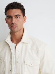 قميص عُلوي دنيم بطراز غربي بكبَاسين Finley من Reiss - Image 5 of 7