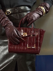 Rojo burdeos - Guantes largos fruncidos con aspecto de piel de Lipsy - Imagen 3 de 6