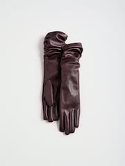 Rojo burdeos - Guantes largos fruncidos con aspecto de piel de Lipsy - Imagen 6 de 6