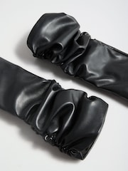 Negro - Guantes largos fruncidos con aspecto de piel de Lipsy - Imagen 5 de 6