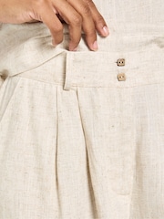 Apricot Linen Blend Pleated Mini Shorts - Imagen 5 de 5