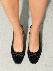שחור - Forever Comfort® Velvet Bow Slingback Block Heels - תמונה 3 מתוך 10