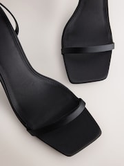 Schwarz - Forever Comfort® schlichte Sandalen mit eckiger Zehenpartie und Absatz - Bild 4 von 5